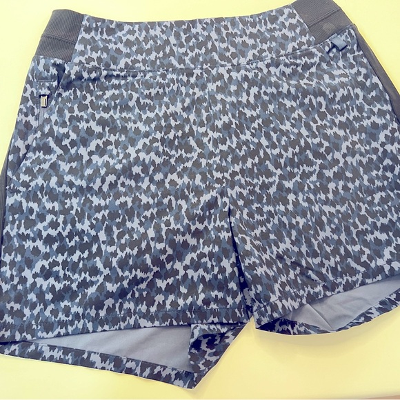 Athelta Brooklyn printed short size 4 - Picture 2 of 6